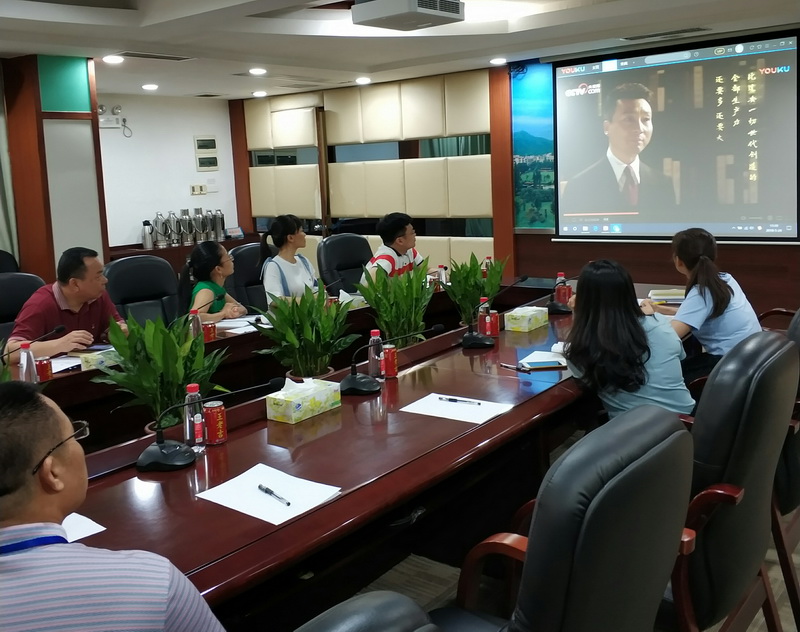 不忘初心、坚定信仰，，，，重温《共产党宣言》——第五党支部第一党小组开展主题党日活动