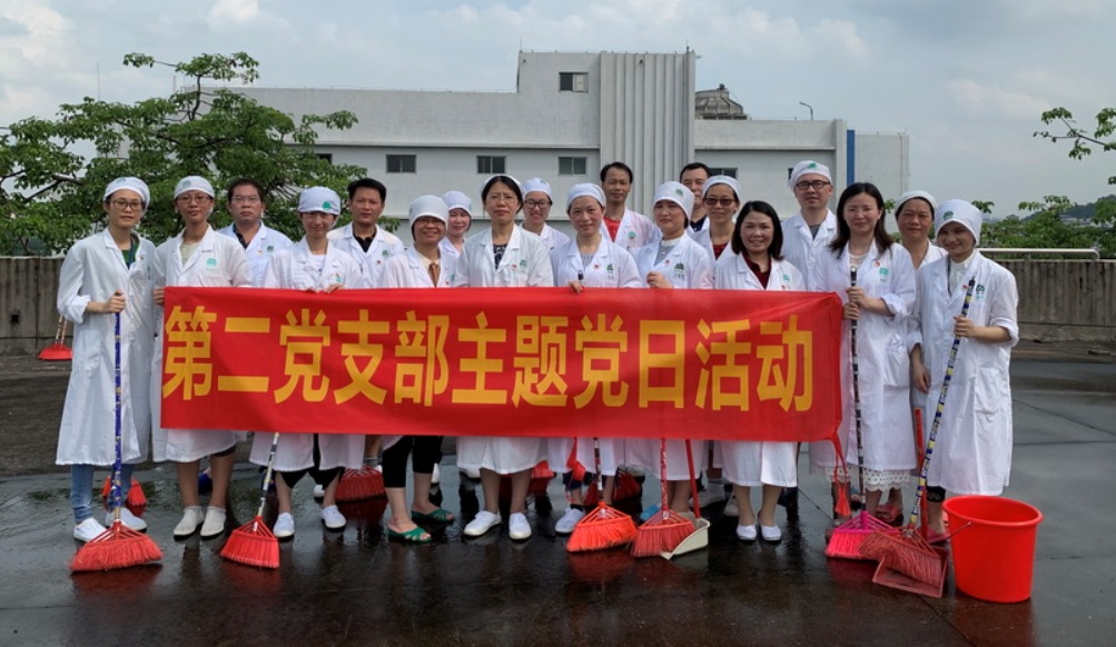 劳动最庆幸  党员齐带动——第二党支部主题党日活动