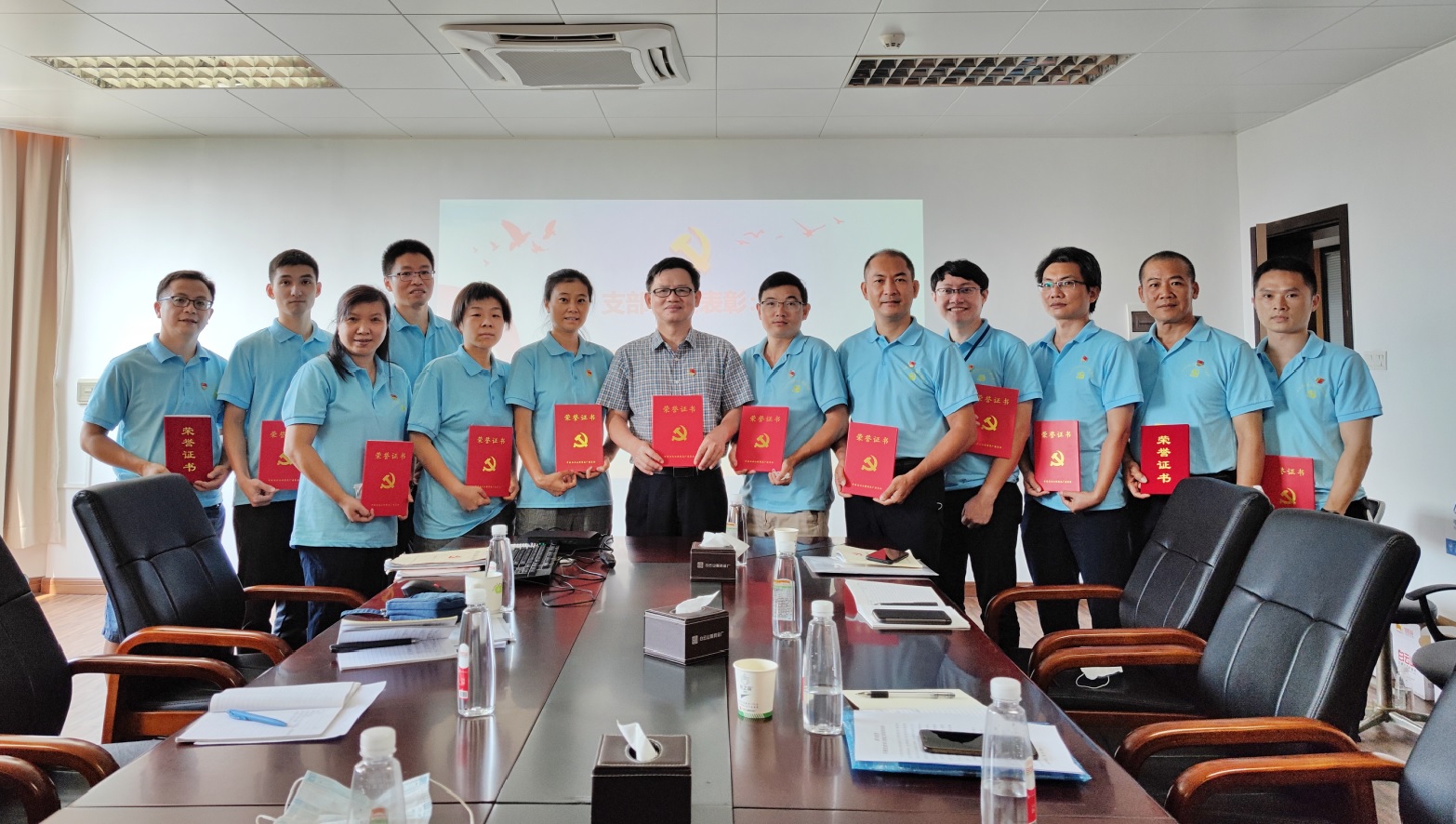 学党史悟初心 树典范开新局——记第六党支部主题党日活动