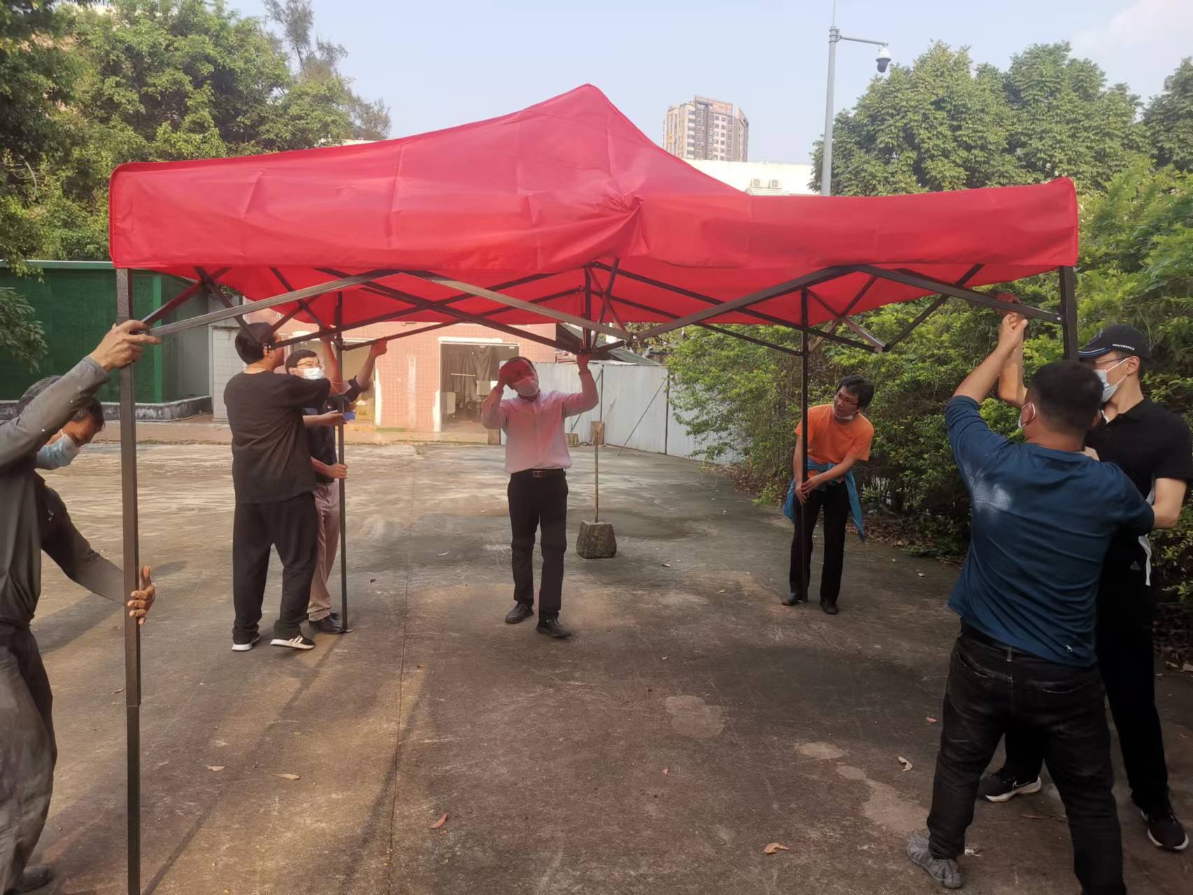 用爱心和温暖筑起顽强防线—— 第六党支部第二小组疫情防控在行动