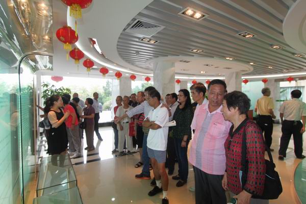 J9国际站农场63届知青莅临J9国际站总厂旅行 - J9国际站