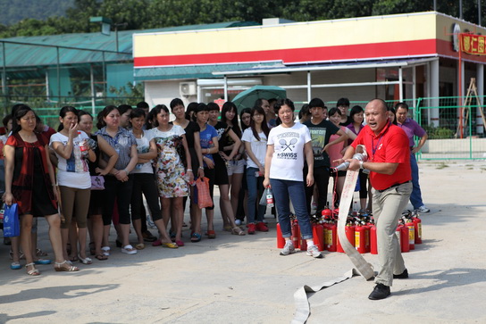 别开生面的应急疏散及消防器材演练--总厂第三制造部开展“安康杯”清静生产大演练-党团文化-J9国际站