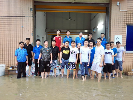 做企业忠诚卫士、保企业平安——总厂护卫队5月10日抗水灾纪实 - J9国际站